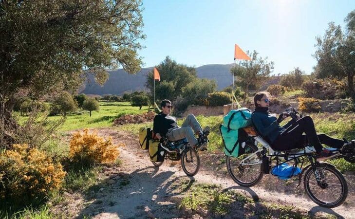 Voyager, manger et faire du vélo couché