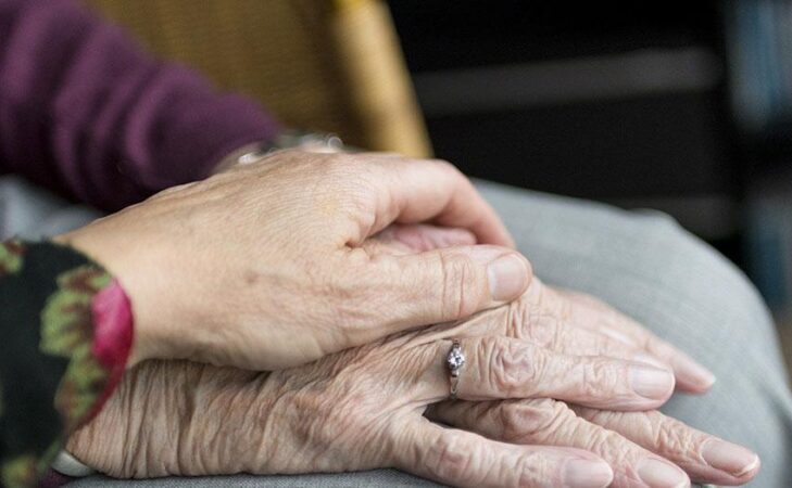 Dans les EPHAD, rester humain malgré la crise