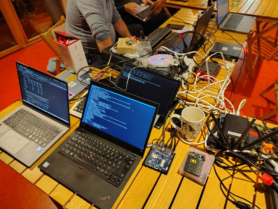 Des bénévoles et pro du numérique libre et émancipateurs organisent un Sprint de soutien à la booture en octobre 2025.