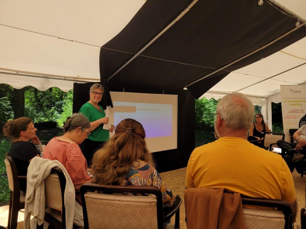 Emma Ribès présente le rapport d'activité 2025 pendant la rencontre nationale du réseau